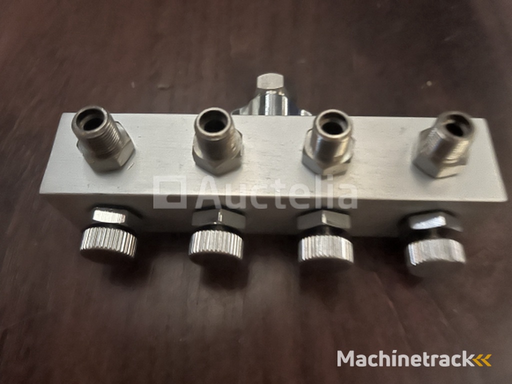 Air distributor for airbrush 4 outputs