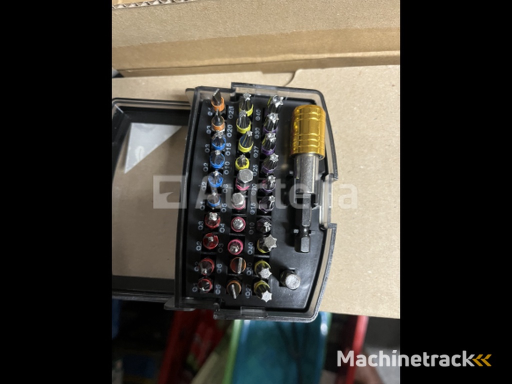 32 piece bit set with clip