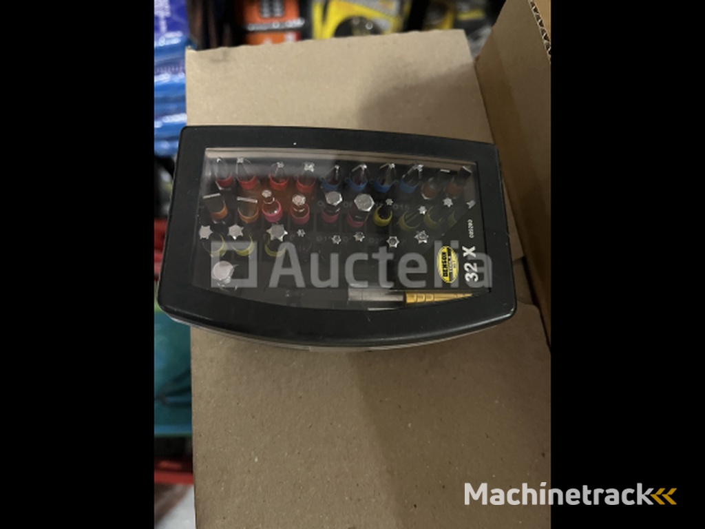 32 piece bit set with clip