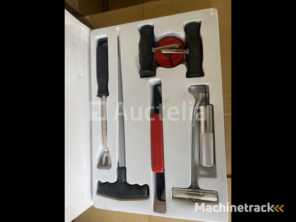 Windshield removal tool kit