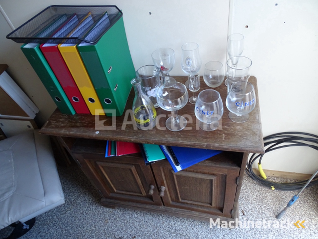 Inhoud van een doos (zie detail)