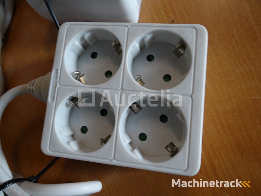 7 Blocks of 4 outlets