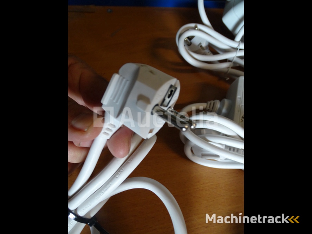 7 Blocks of 4 outlets