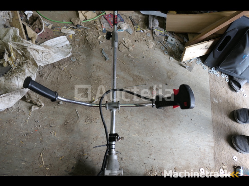 Power plus POWEG8011 petrol brush cutter (REF010586-019)