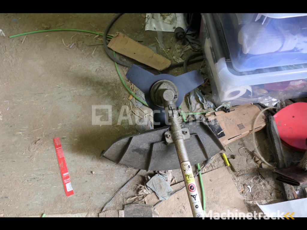 Power plus POWEG8011 petrol brush cutter (REF010586-019)