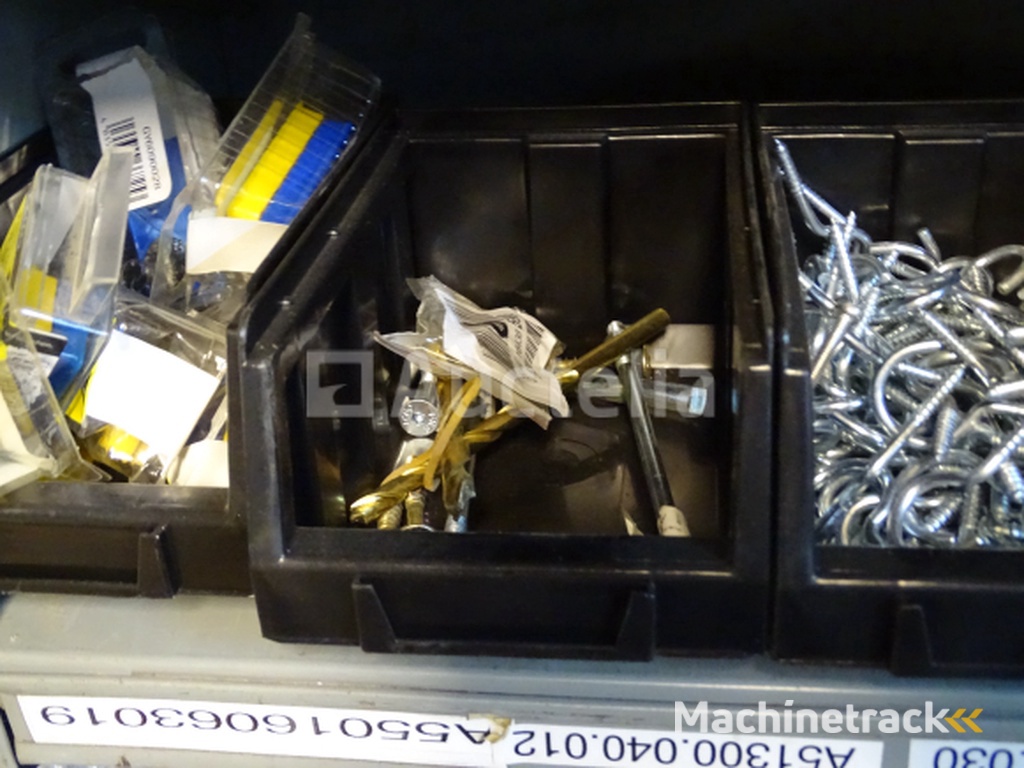 20,000 (+/-) Miscellaneous fasteners