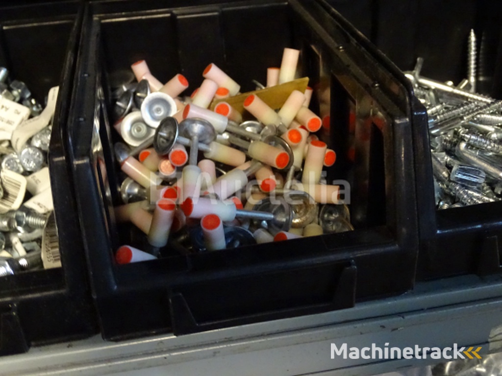 20,000 (+/-) Miscellaneous fasteners