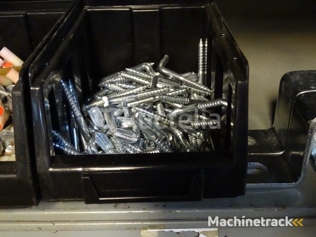 20,000 (+/-) Miscellaneous fasteners