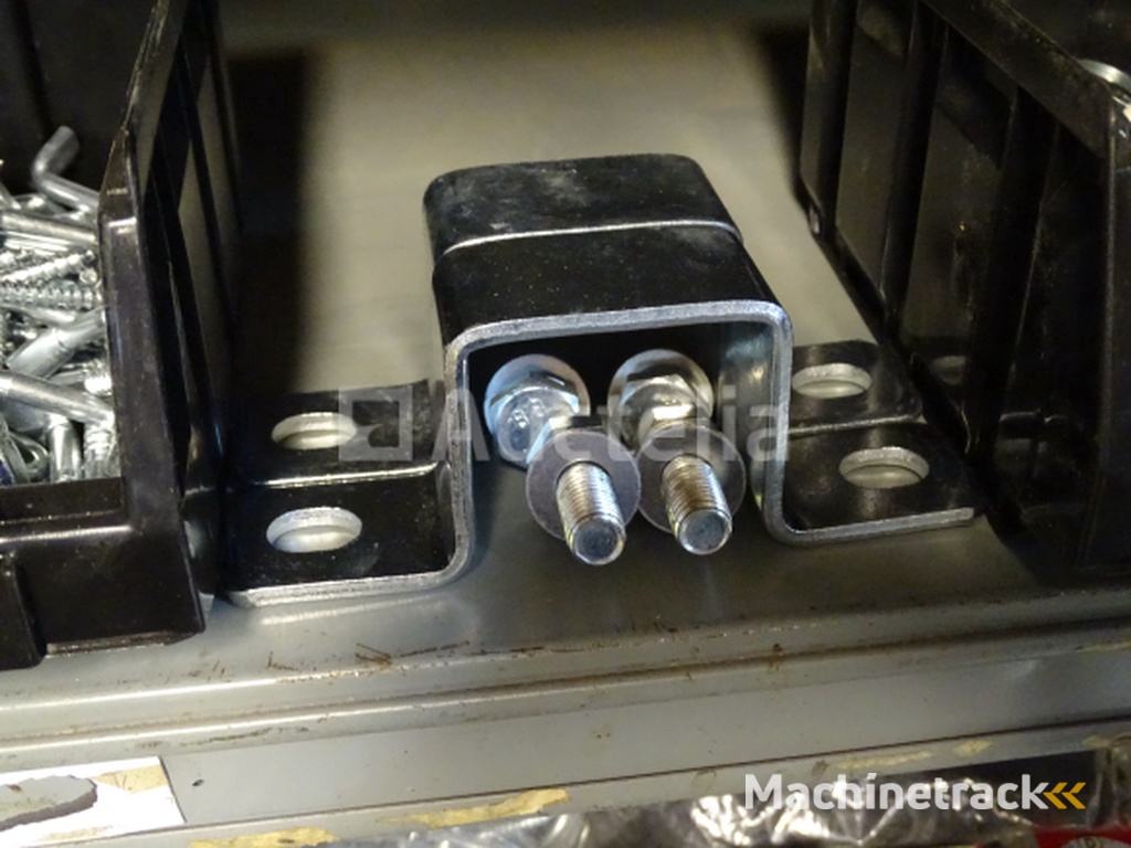 20,000 (+/-) Miscellaneous fasteners