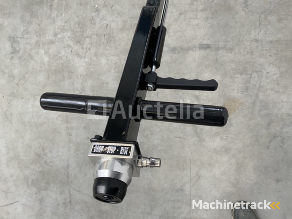 Daewoo 80T. DAHJ Garage krik