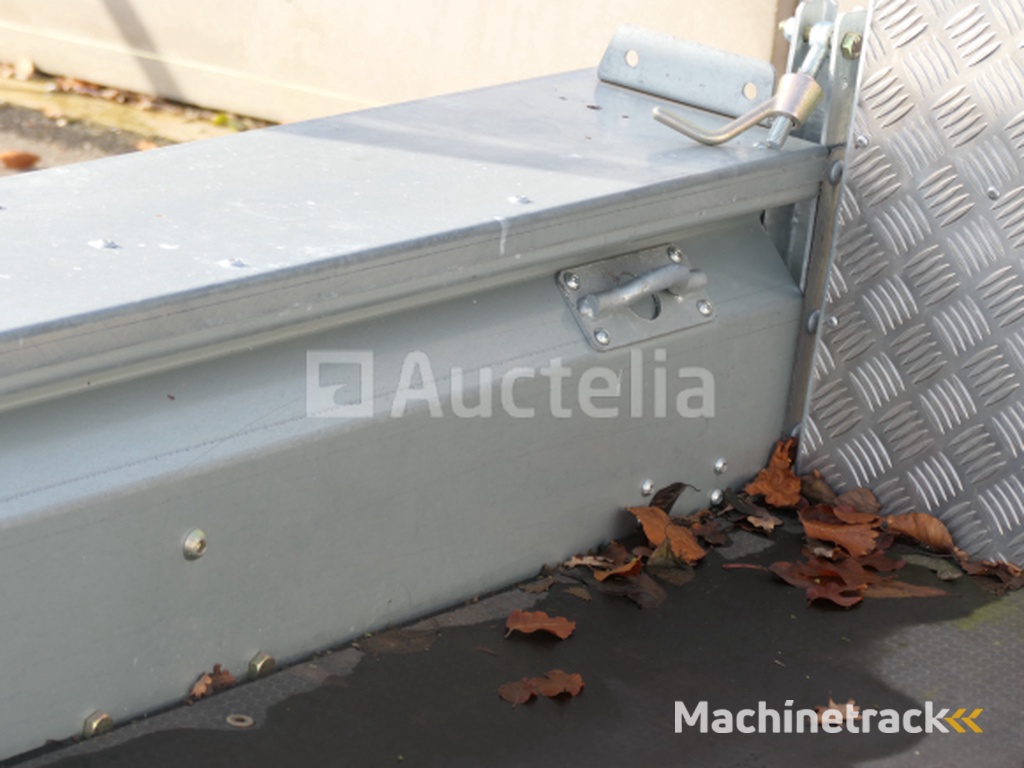 Dubbelassige aanhangwagen dragende machine met laadklep Ifor Williams 2Hb (VIN:SCKD00000N0805155)