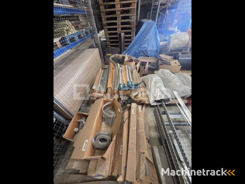 Guardian screws on belt + Makita screwdrivers