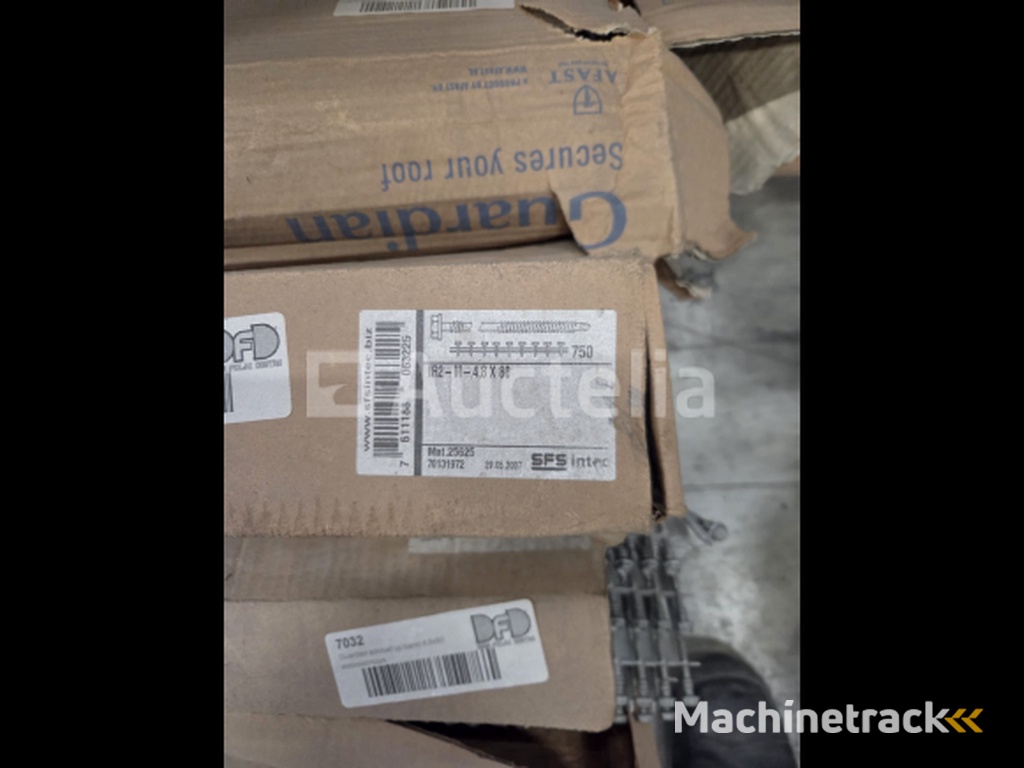 Guardian screws on belt + Makita screwdrivers