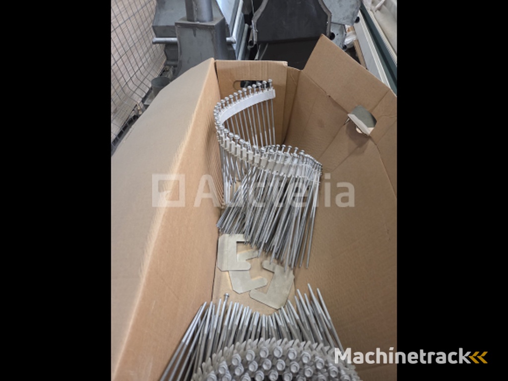 Guardian screws on belt + Makita screwdrivers