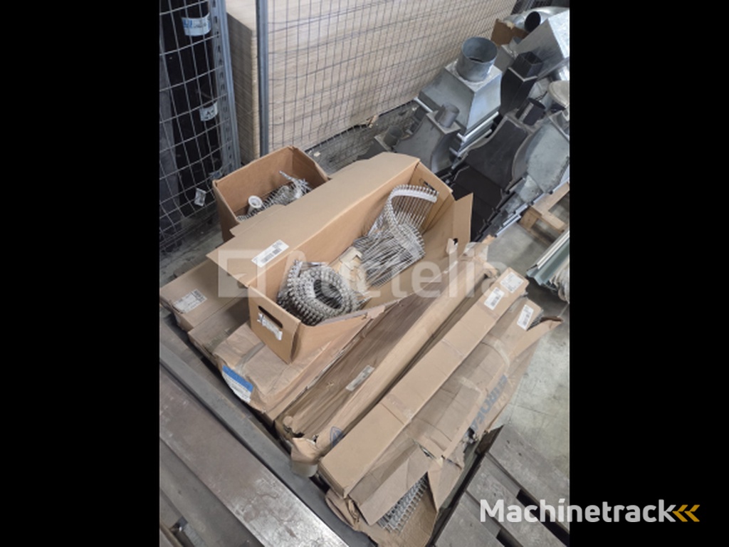 Guardian screws on belt + Makita screwdrivers