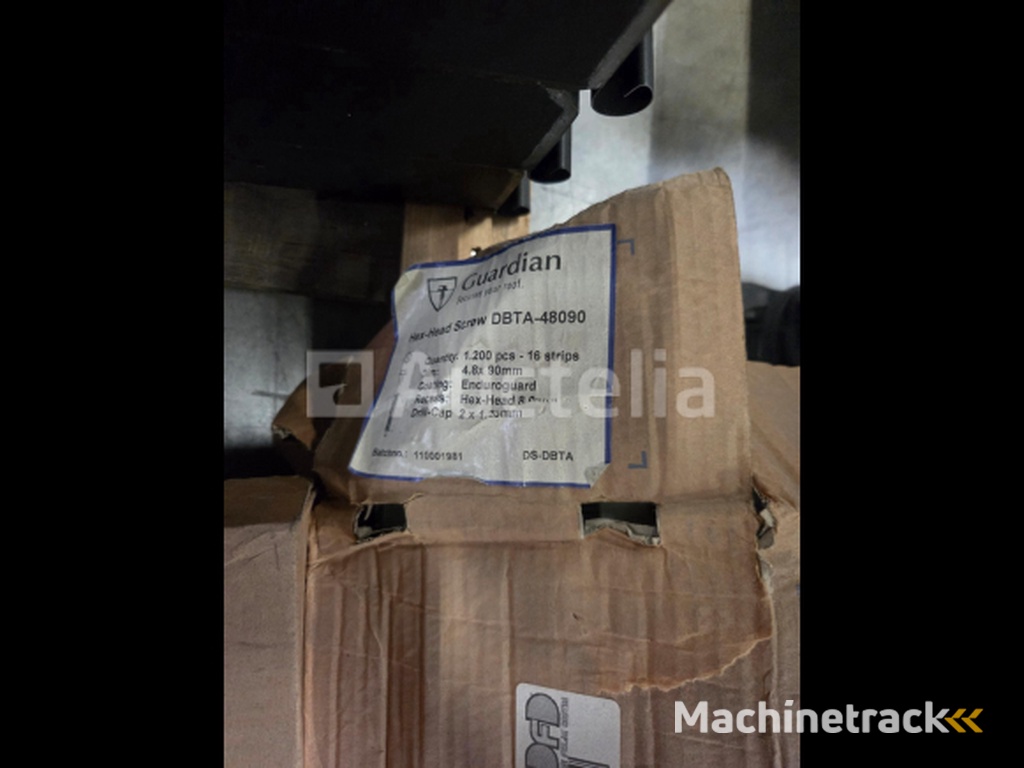 Guardian screws on belt + Makita screwdrivers