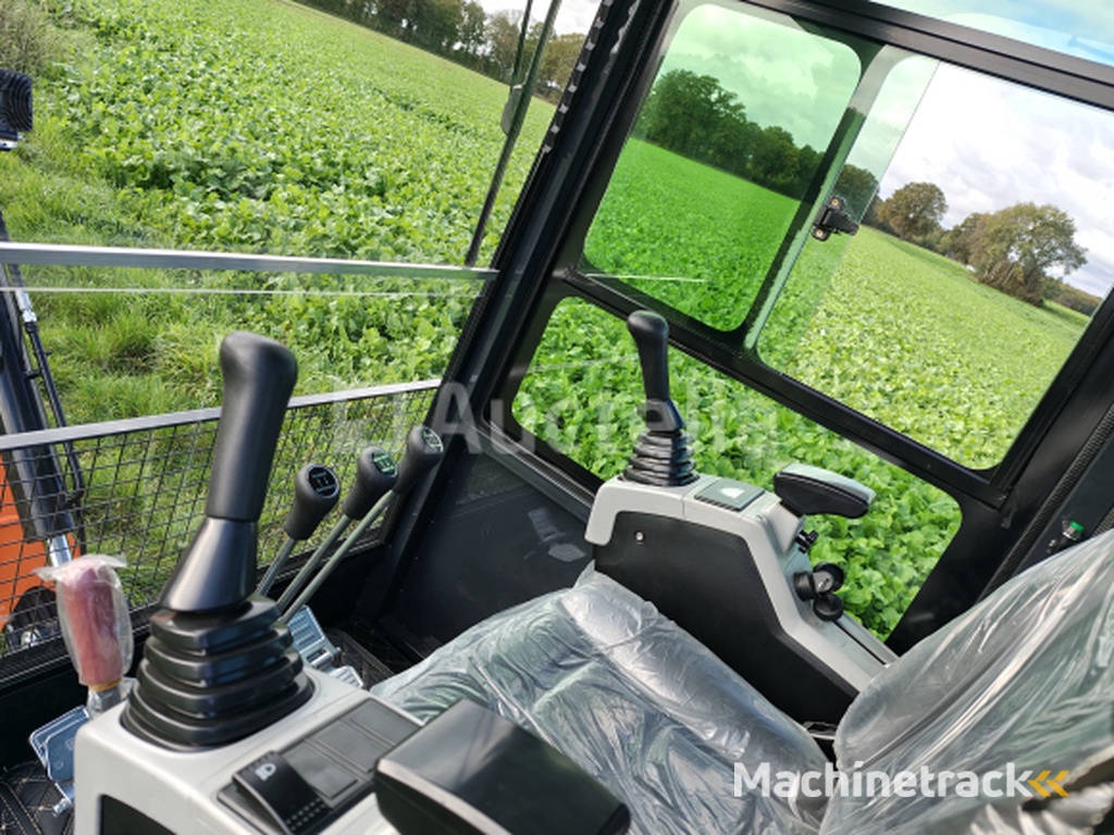 Cougar - 2025 - XT-18U - Minigraafmachine met Kubota motor D902