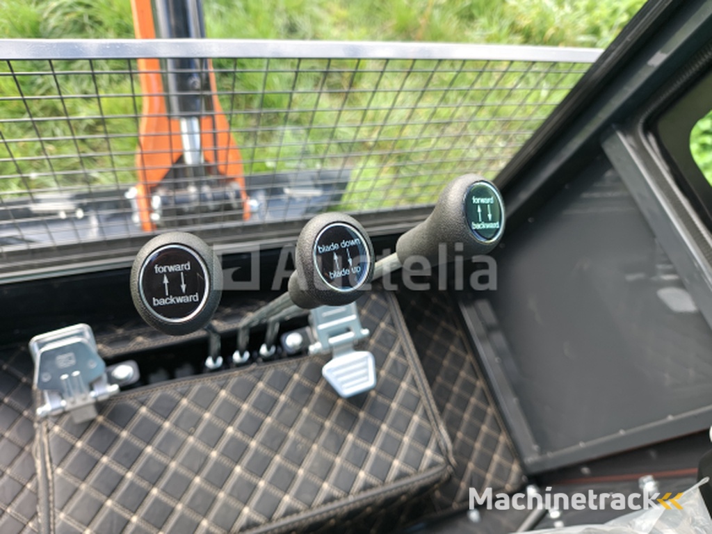 Cougar - 2025 - XT-18U - Minigraafmachine met Kubota motor D902