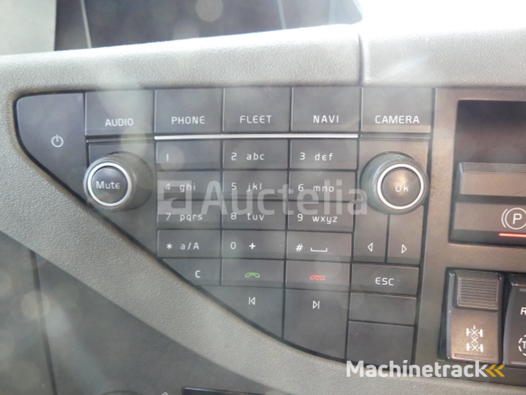 Volvo FH trekker (2016-704.996 km-VIN: YV2RT40D2GB769077)