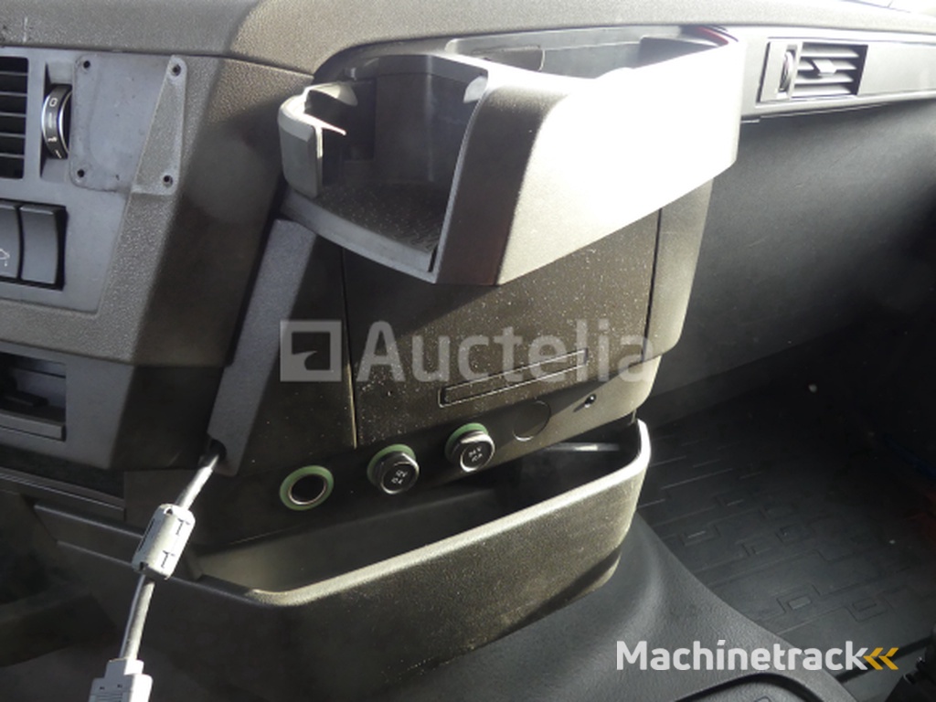 Volvo FH trekker (2016-704.996 km-VIN: YV2RT40D2GB769077)