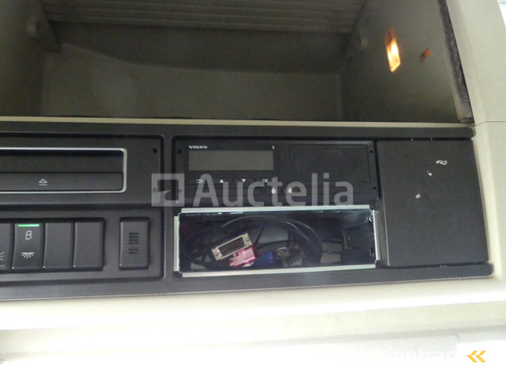 Volvo FH trekker (2016-704.996 km-VIN: YV2RT40D2GB769077)