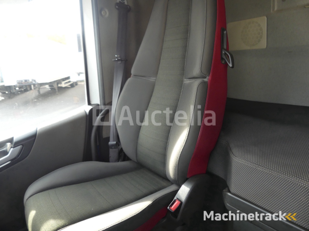 Volvo FH trekker (2016-704.996 km-VIN: YV2RT40D2GB769077)