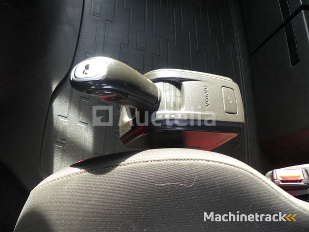 Volvo FH trekker (2016-704.996 km-VIN: YV2RT40D2GB769077)