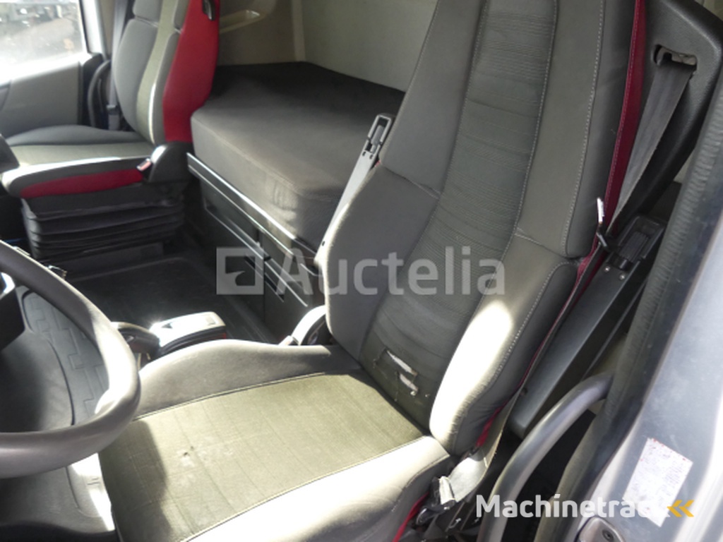 Volvo FH trekker (2016-704.996 km-VIN: YV2RT40D2GB769077)