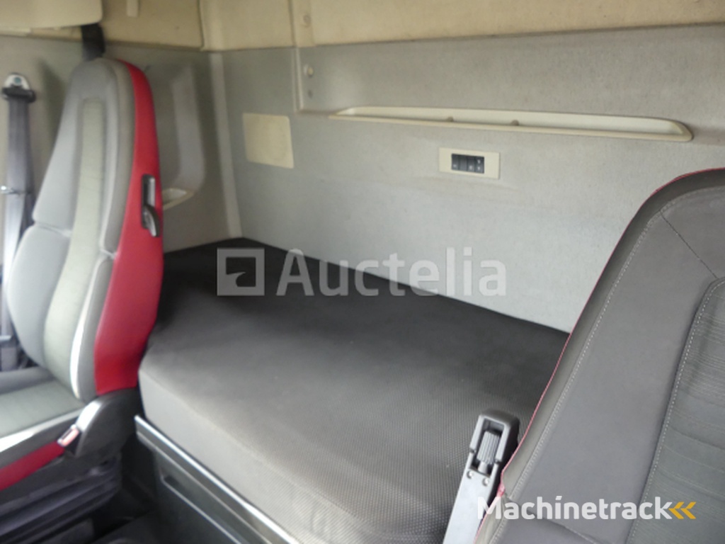 Volvo FH trekker (2016-704.996 km-VIN: YV2RT40D2GB769077)