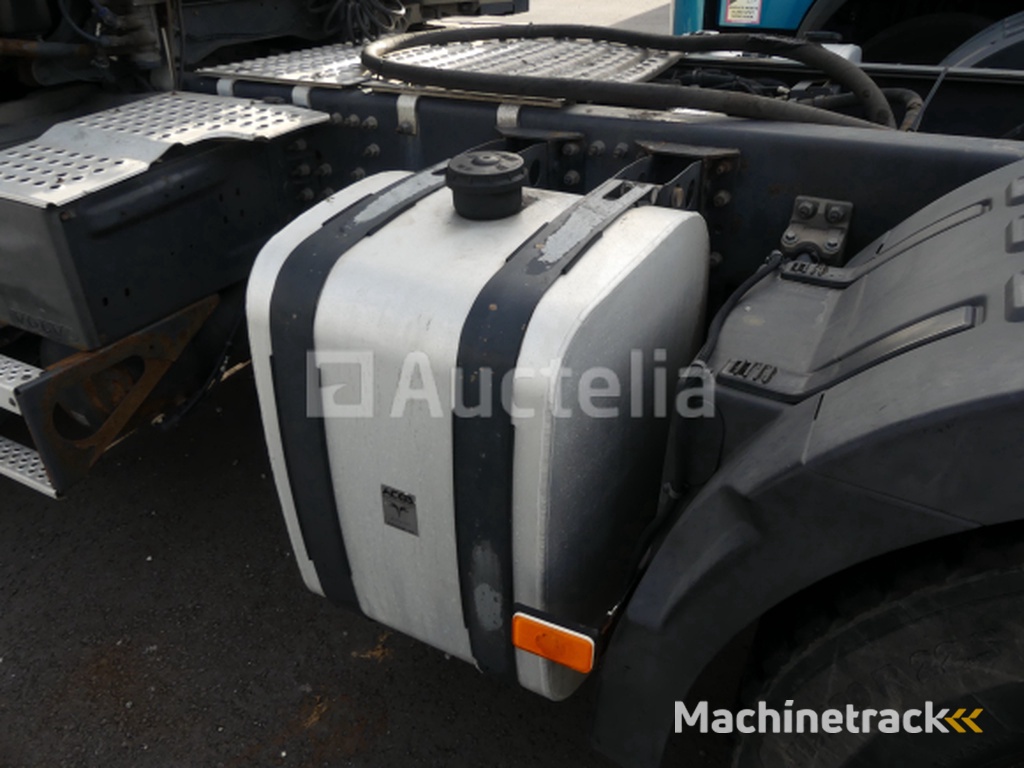 Volvo FH trekker (2016-704.996 km-VIN: YV2RT40D2GB769077)