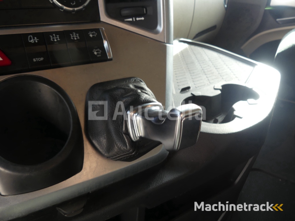 Mercedes-Benz Actros trekker (2015-605.348 km-VIN:WDB9634031L971632)