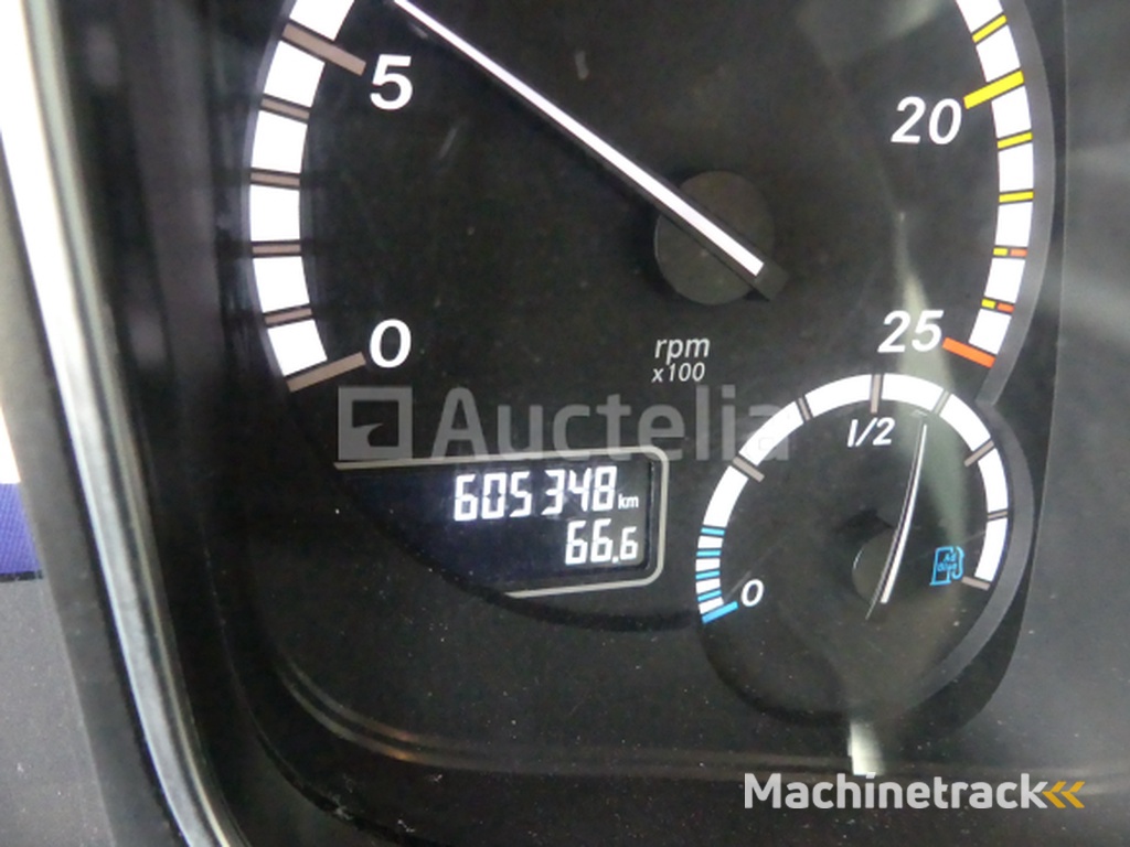 Mercedes-Benz Actros trekker (2015-605.348 km-VIN:WDB9634031L971632)