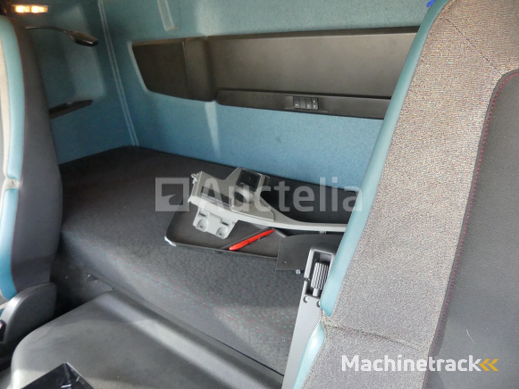 Volvo FM Curb Truck (2016-561.954 km-VIN:YV2X922C5GA795659)