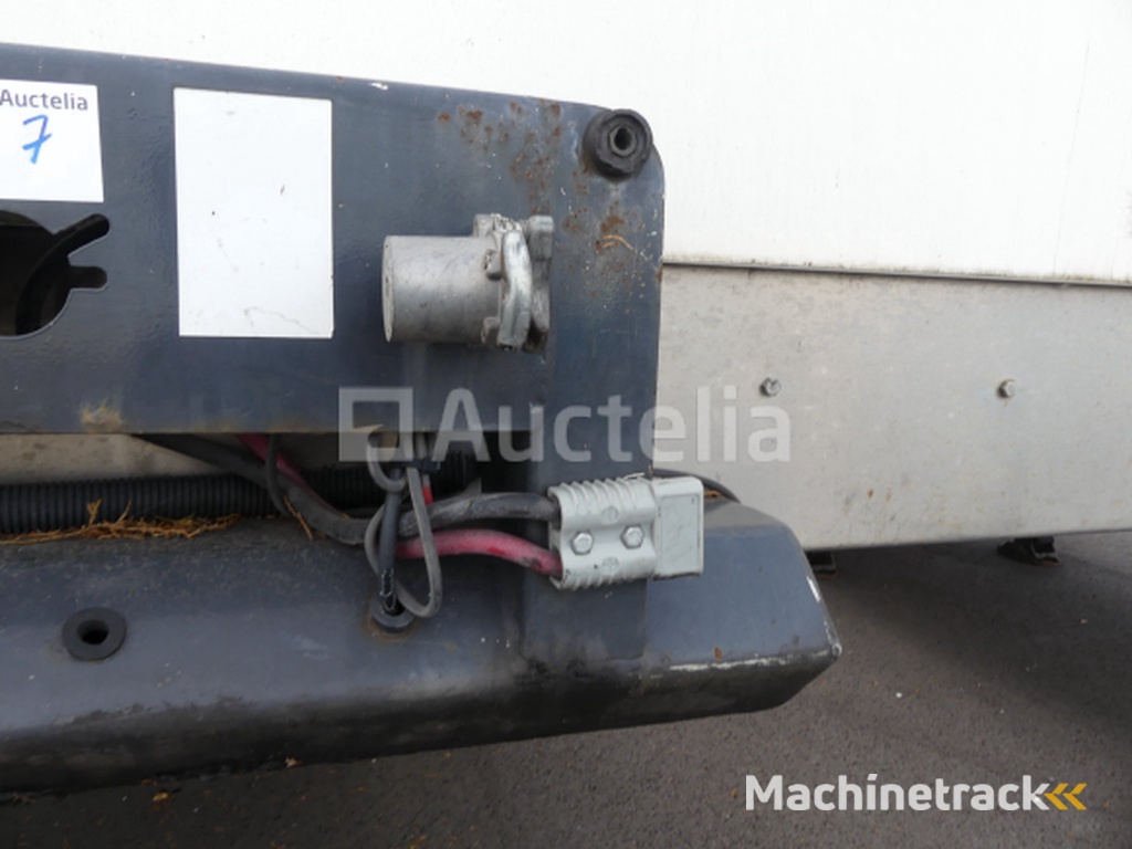 Oplegger Renders Renders (2011-VIN:YA5B201A030S60858)