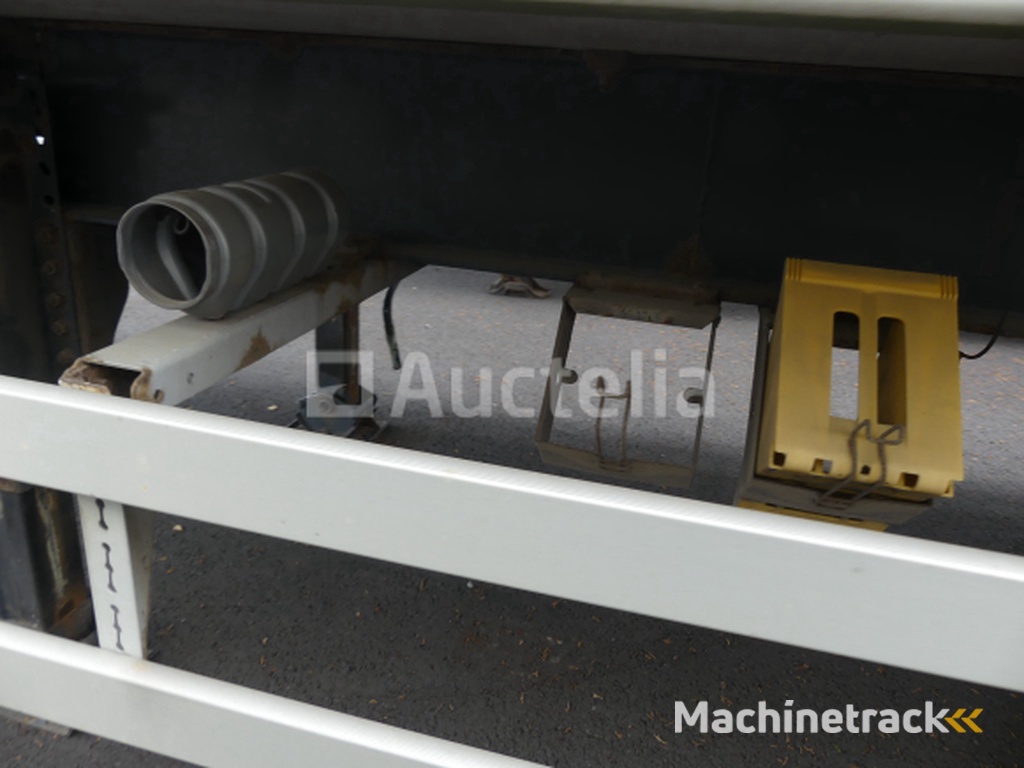 Oplegger Renders Renders (2011-VIN:YA5B201A030S60858)