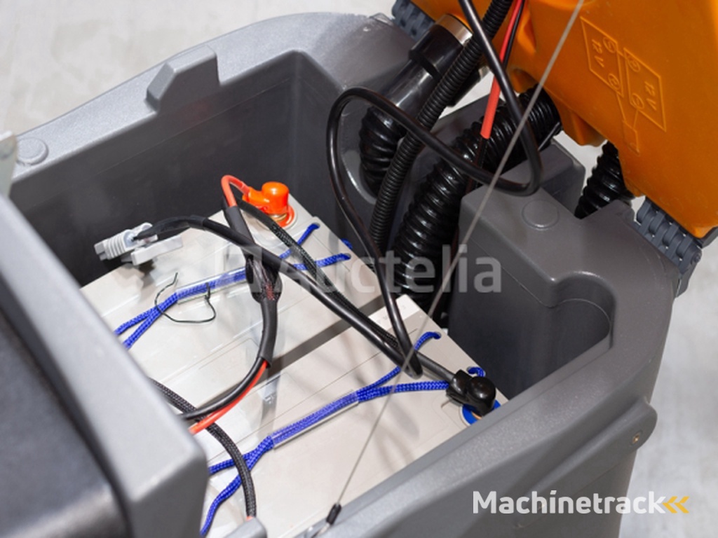 Daewoo DAFR70  zit-schrobmachine