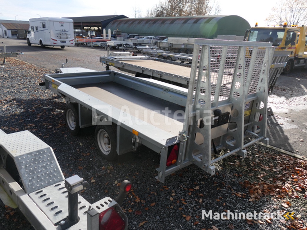 Dubbelassige aanhangwagen dragende machine met laadklep Ifor Williams 2Hb (VIN:SCKD00000N0805155)