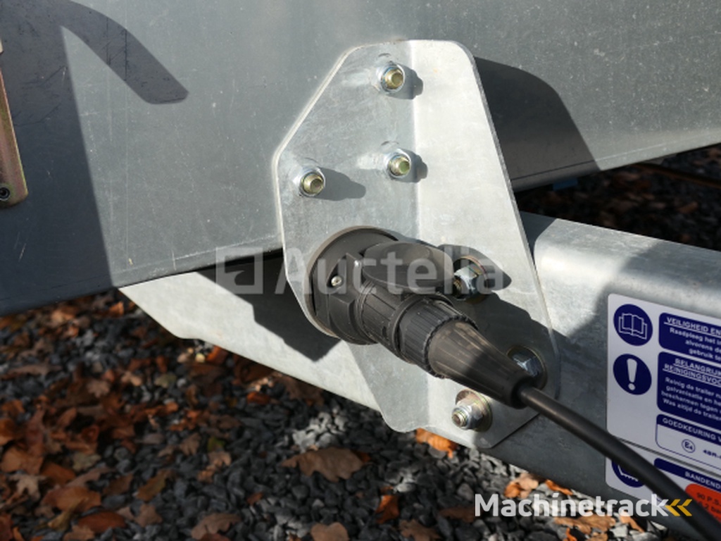 Dubbelassige aanhangwagen dragende machine met laadklep Ifor Williams 2Hb (VIN:SCKD00000N0805155)