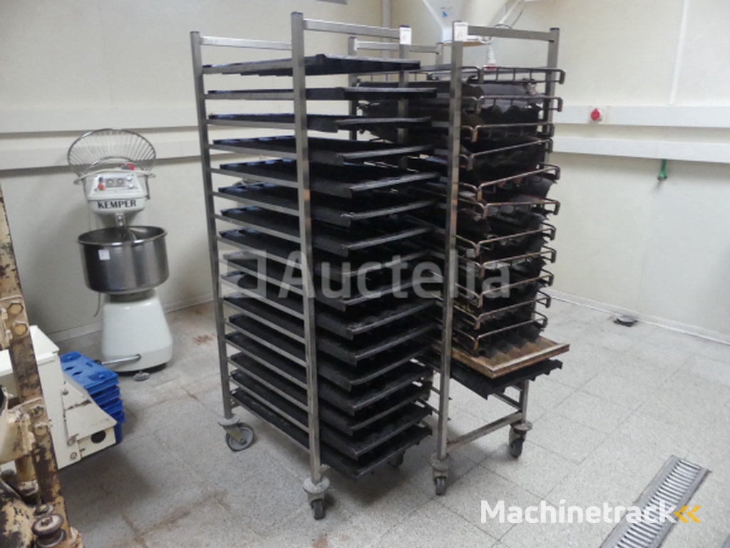 2 Oven trolleys with baguette plate