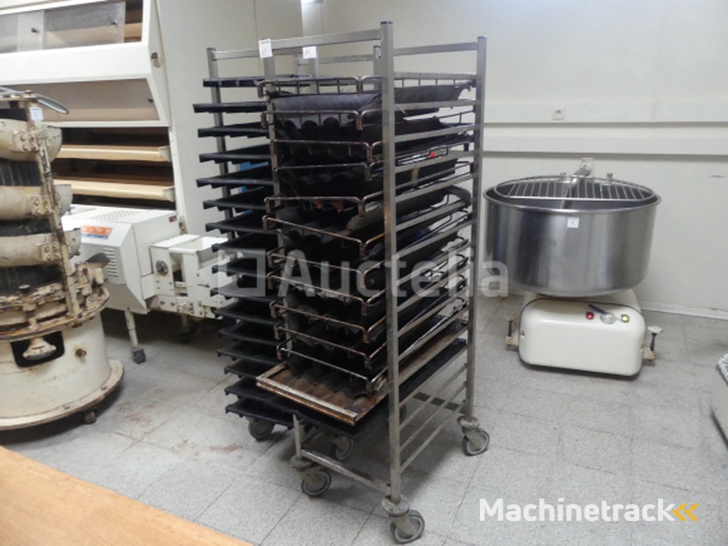 2 Oven trolleys with baguette plate