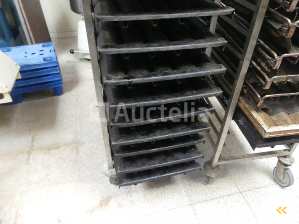 2 Oven trolleys with baguette plate