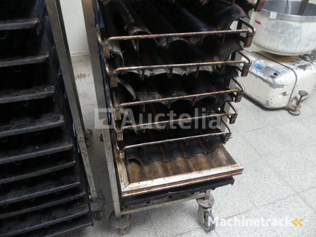 2 Oven trolleys with baguette plate