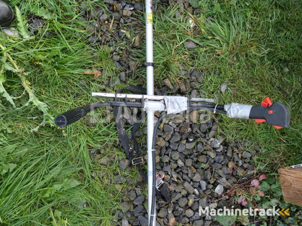 Bosmaaier op benzine + elektrische kantensnijder