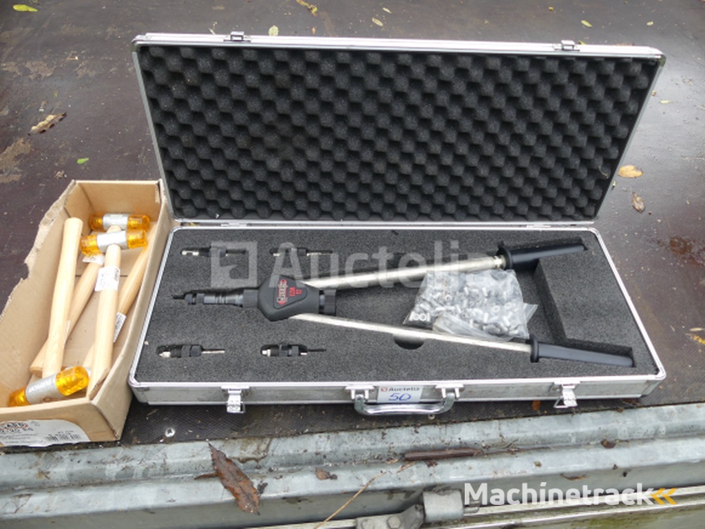 Masterfix EZM12 Krimptang met blinde moeren