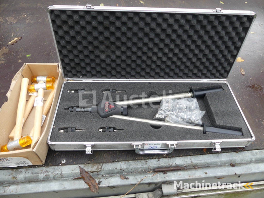 Masterfix EZM12 Krimptang met blinde moeren