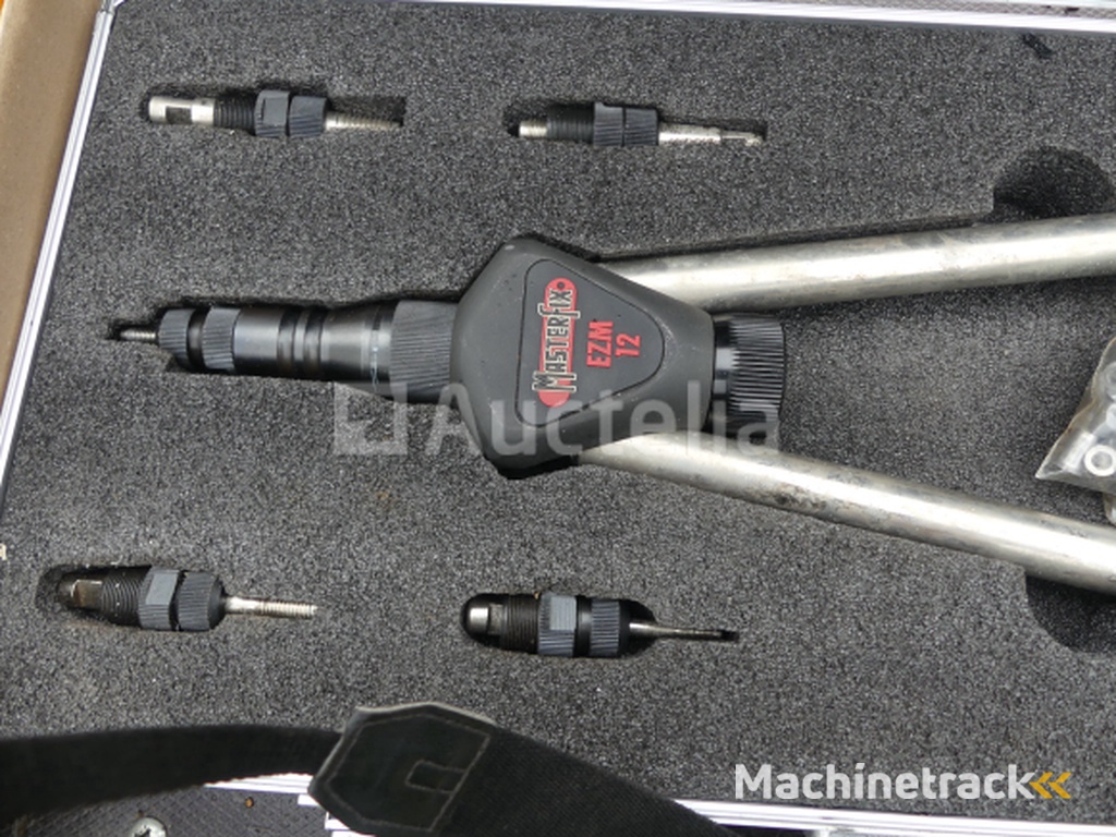 Masterfix EZM12 Krimptang met blinde moeren