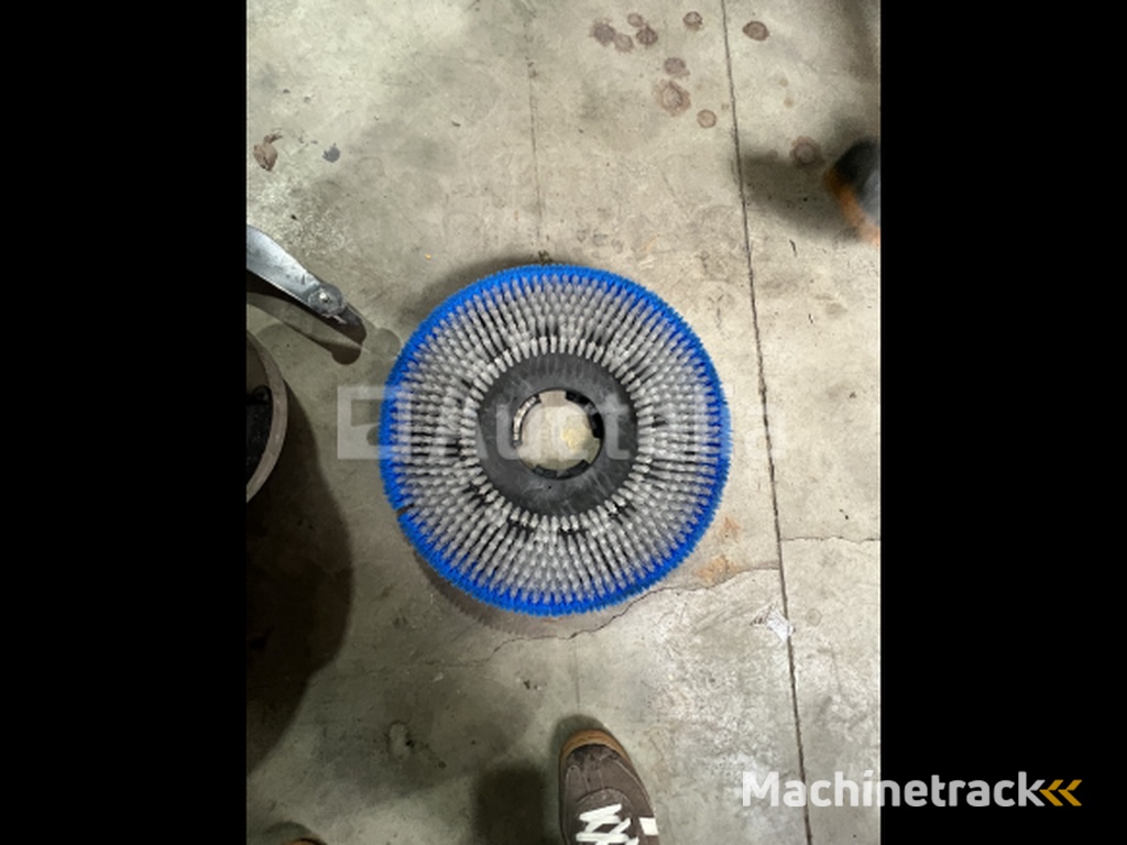Scrubber dryer