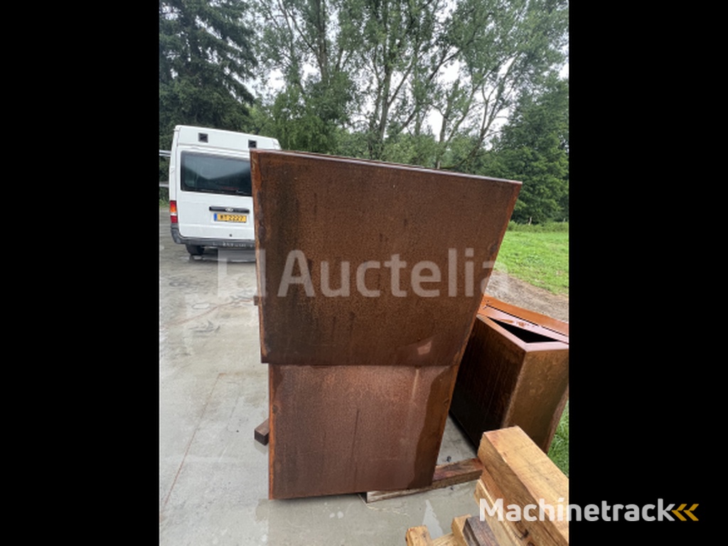 Flower box in Corten (large)