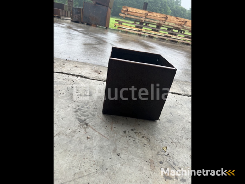 Corten flower box (small)