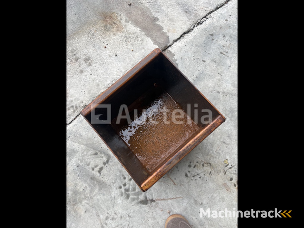 Corten flower box (small)